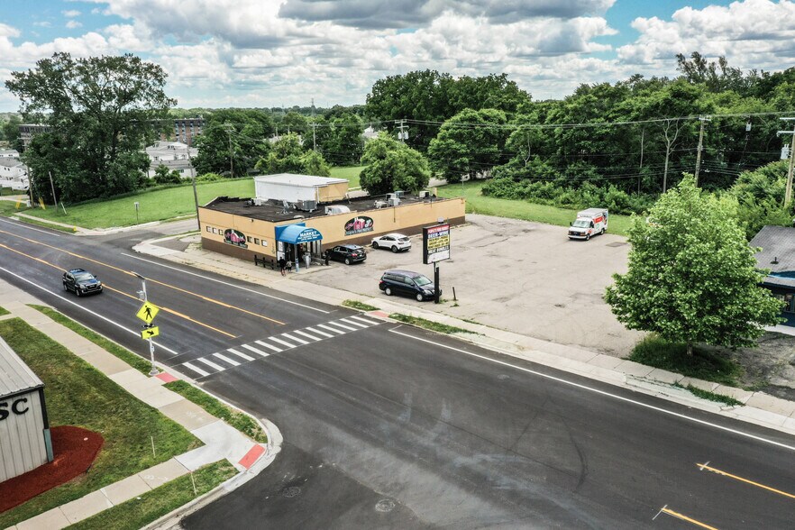 More Photos Of Undisclosed, Pontiac Convenience Store For Sale