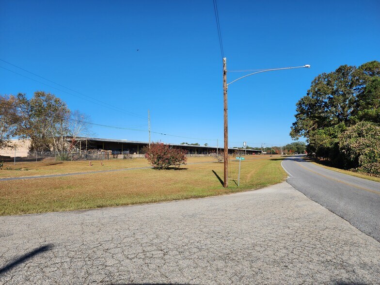 More Photos Of 401 Towel Ave, Valley Land For Sale