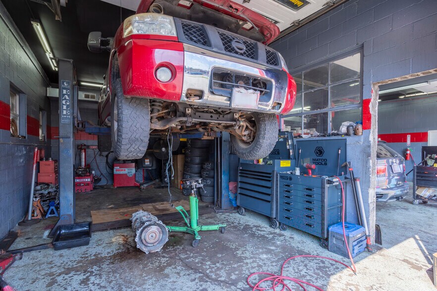 More Photos Of 4501 Butterfield Rd, Bellwood Auto Repair For Sale