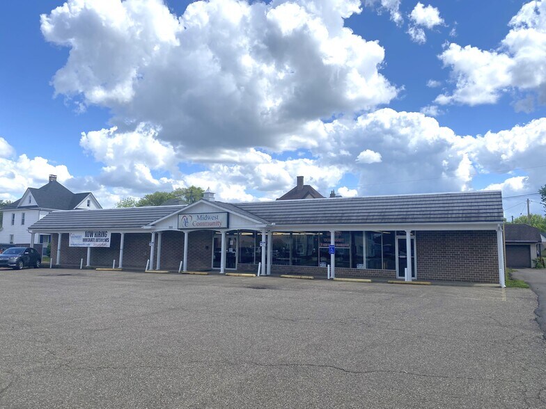 Primary Photo Of 725 W Main St, Massillon Freestanding For Sale