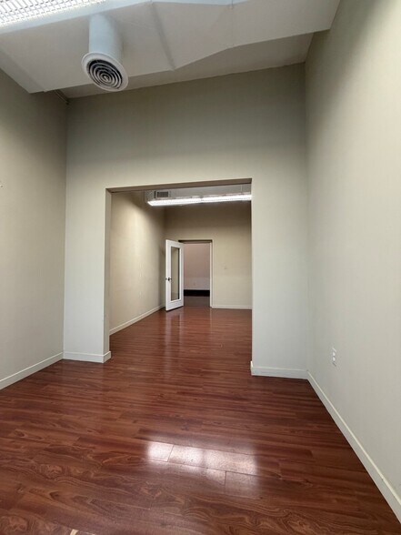 More Photos Of 333 W 7th St, Royal Oak Office For Lease