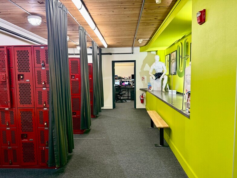 More Photos Of 800 SW Washington St, Portland Office For Lease