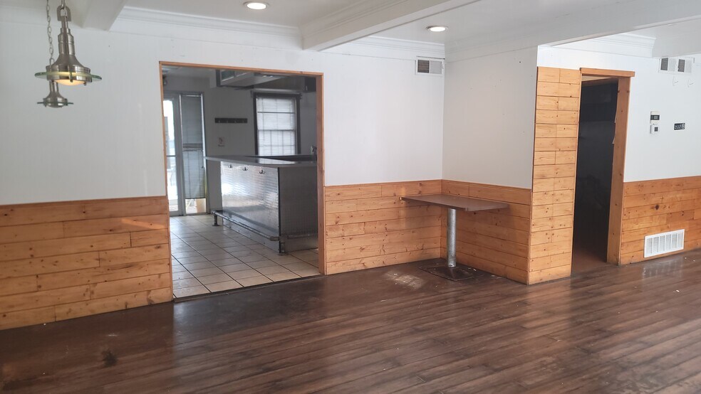 More Photos Of 100 Manor Harrison City Rd, Manor Restaurant For Sale