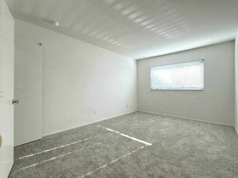 More Photos Of 267 Alestar St, Vista Apartments For Sale