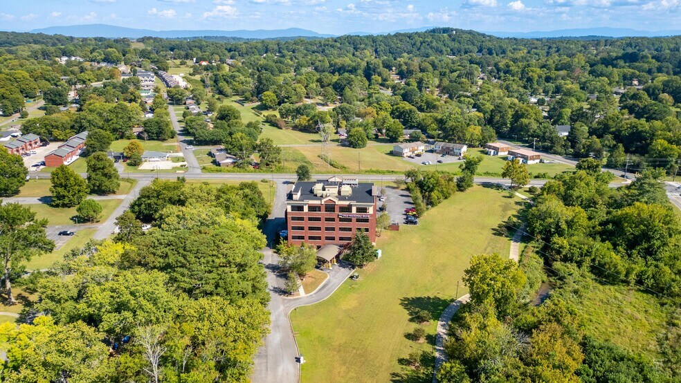 More Photos Of 3855 N Ocoee St, Cleveland Office For Sale