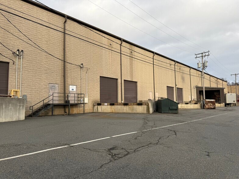 More Photos Of 105 W Dewey Ave, Wharton Warehouse For Lease
