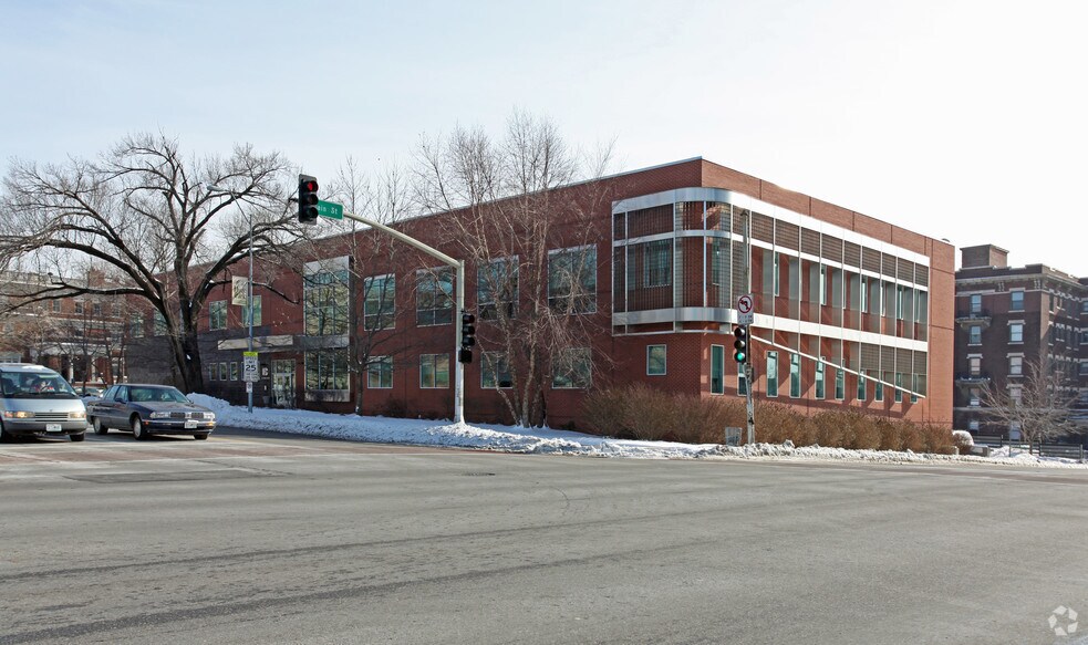 More Photos Of 1-3 E Armour Blvd, Kansas City Office For Lease