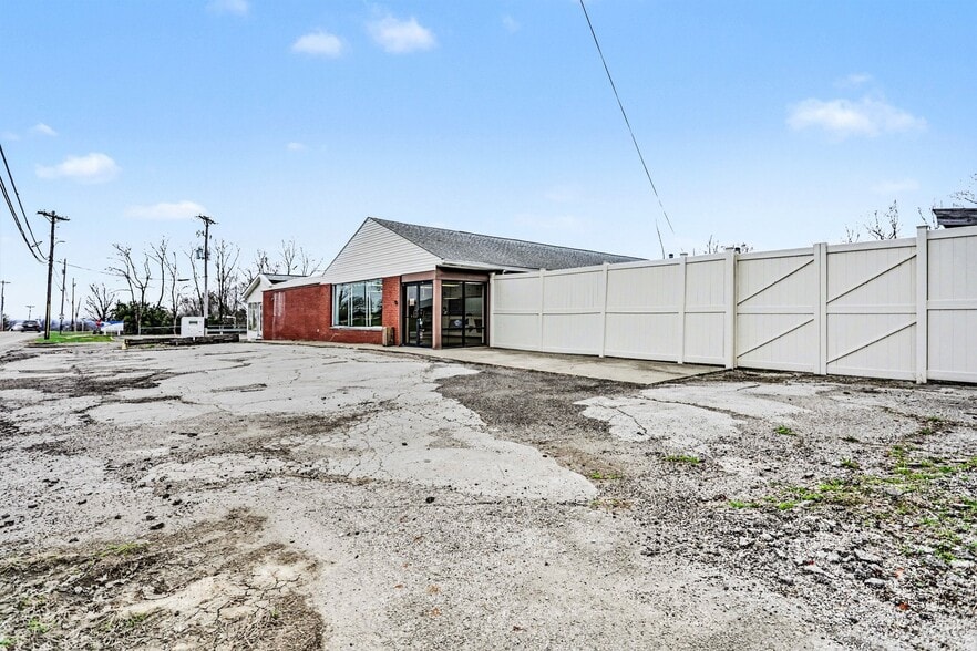 More Photos Of 240 Columbus st, Lithopolis Auto Repair For Sale
