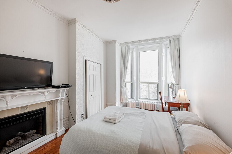 More Photos Of 3422 Rue Stanley, Montréal Hotel For Sale