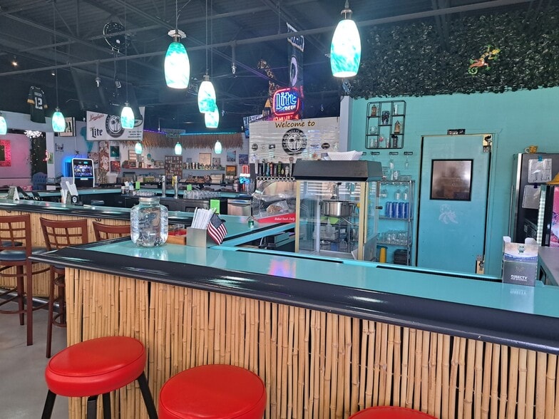 More Photos Of 1764-1868 NE Jensen Beach Blvd, Jensen Beach Bar For Lease