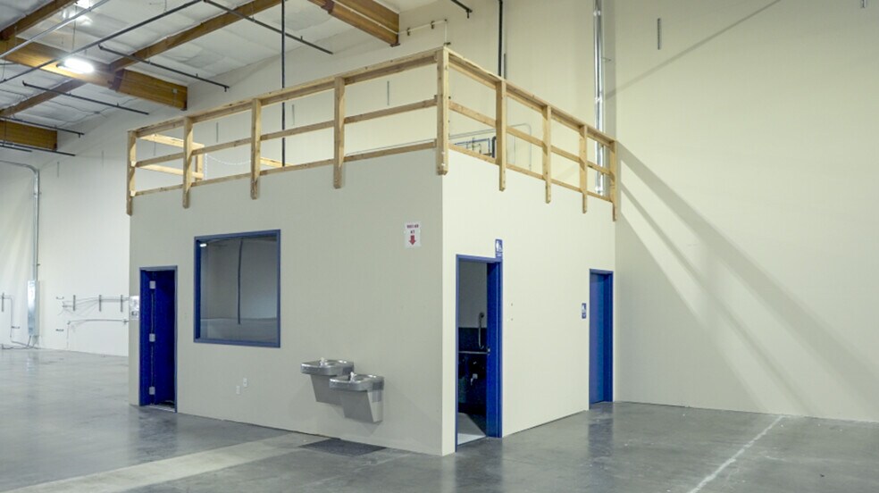 More Photos Of 19405 68th Dr NE, Arlington Manufacturing For Lease