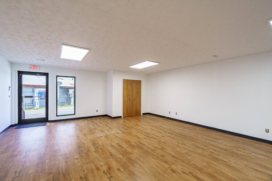 More Photos Of 2009 Brookside Ln, Kingsport Distribution For Lease