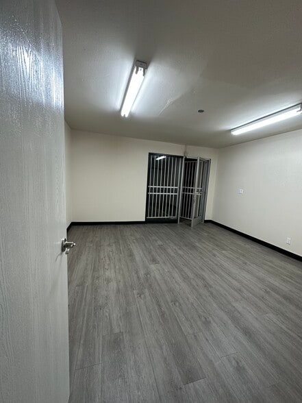 More Photos Of 8400-8402 Monroe Ave, Stanton Warehouse For Lease