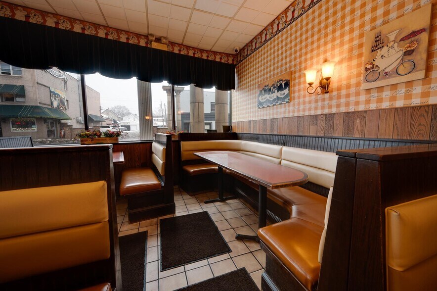 More Photos Of 3011 Pine Ave, Niagara Falls Restaurant For Sale