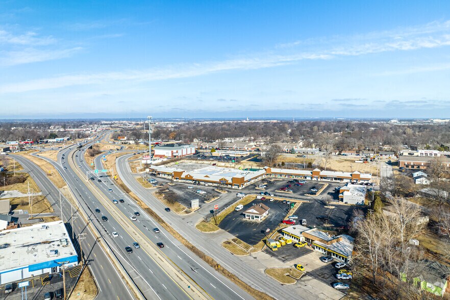 More Photos Of 800-862 SW Blue Pky, Lee's Summit Unknown For Lease