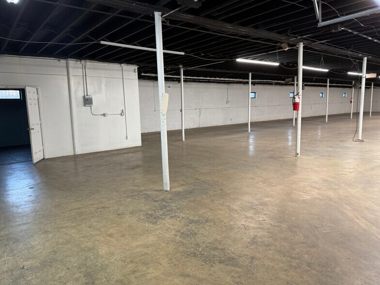 More Photos Of 630 Trindale Rd, Trinity Warehouse For Lease