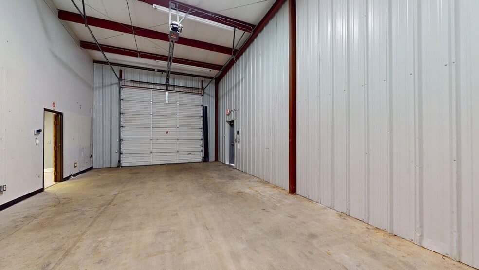 More Photos Of 2109 N Yellowood Ave, Broken Arrow Light Distribution For Lease