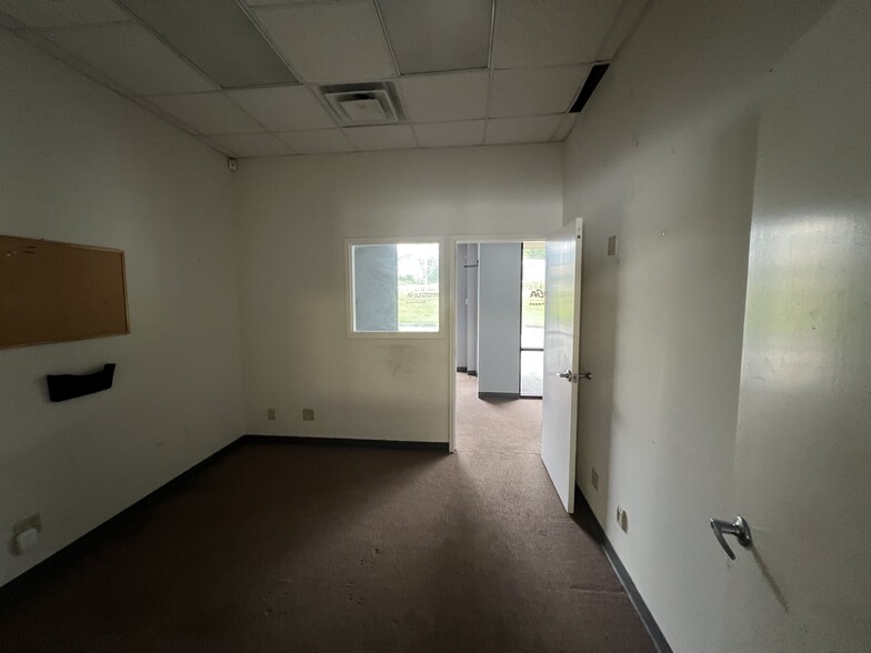 More Photos Of 6074 Business Park Dr, Columbus Light Distribution For Lease