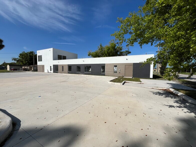 More Photos Of 907 Person St, Kissimmee Medical For Lease