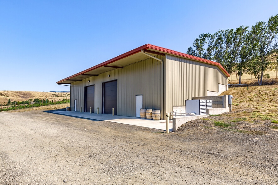More Photos Of 1320 N Mountain Ave, Ashland Winery Vineyard For Sale