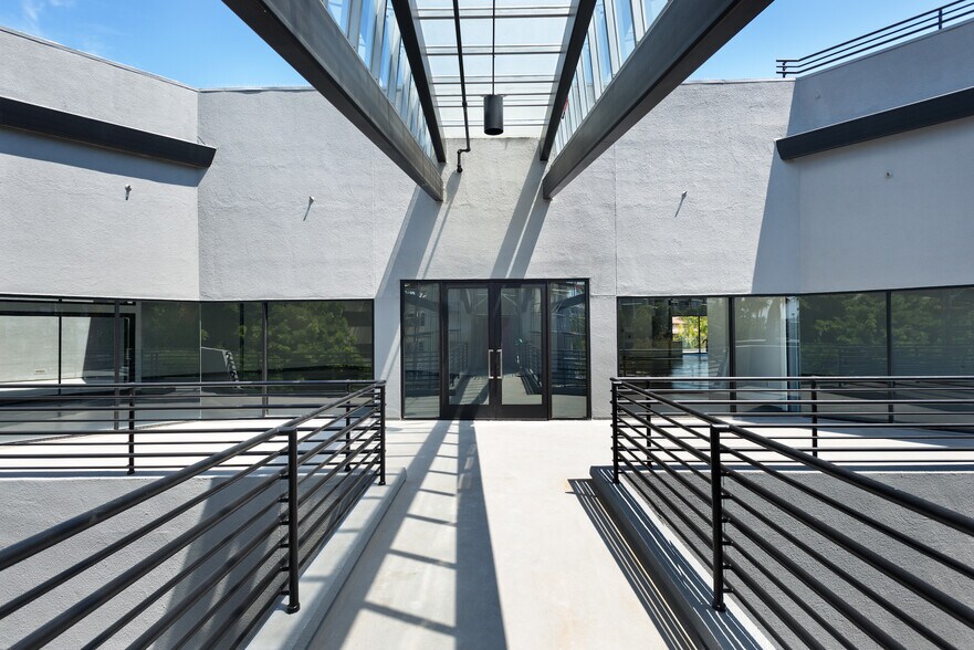 More Photos Of 1545 26th St, Santa Monica Loft Creative Space For Sale