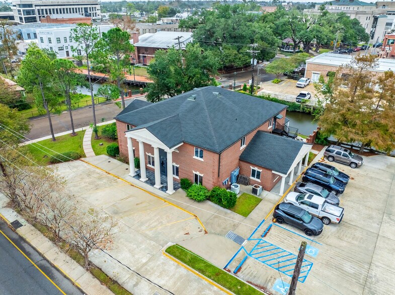 More Photos Of 7836 Park Ave, Houma Office For Lease