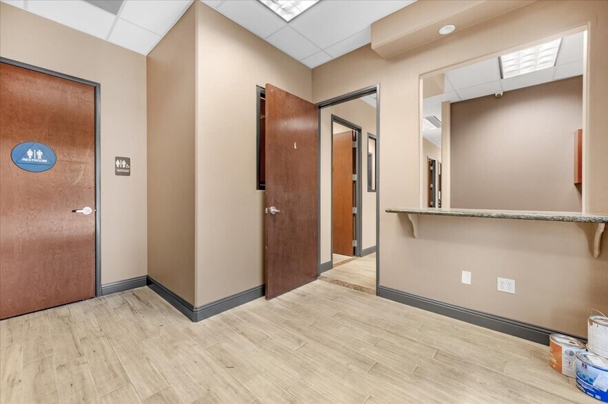 More Photos Of 7206 N Milburn Ave, Fresno Medical For Lease