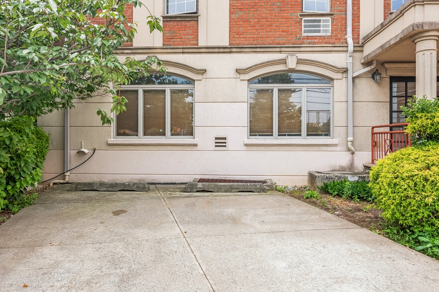 More Photos Of 66-06 70th St, Middle Village Office For Sale