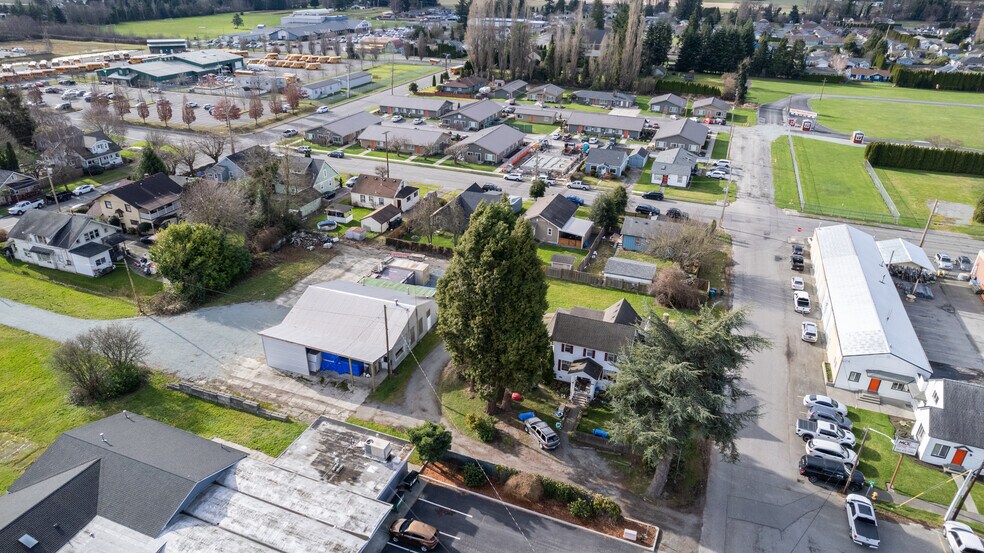 More Photos Of 1901 S 2nd St, Mount Vernon Flex For Sale