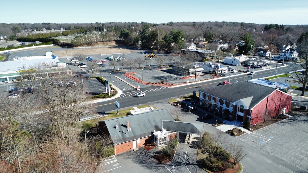 More Photos Of 494 Newton St, South Hadley Bank For Lease