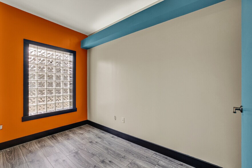 More Photos Of 30665 N Us Hwy 281, Bulverde Office For Sale