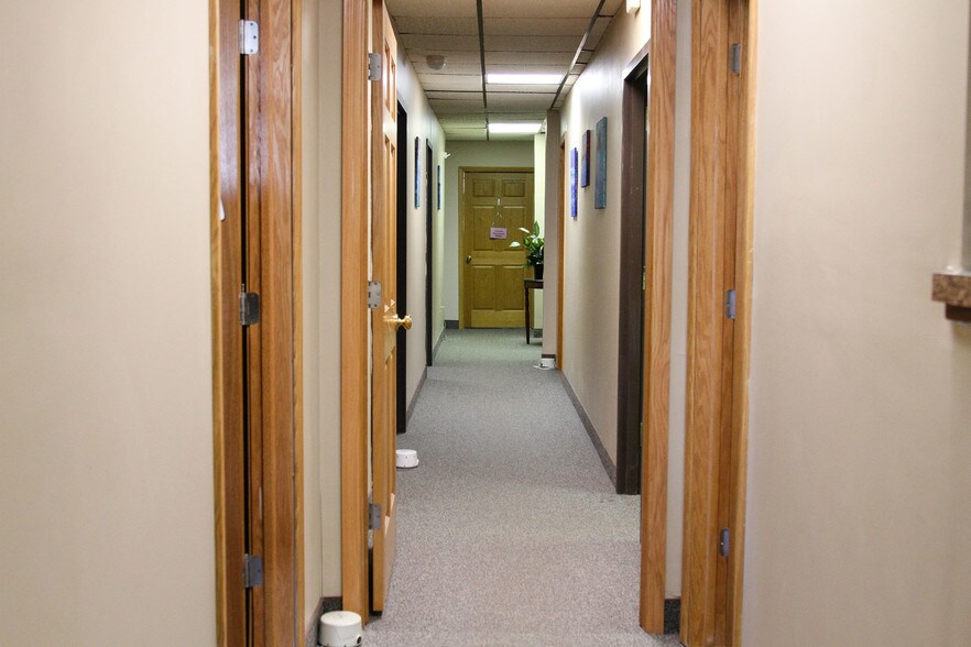 More Photos Of 1652 Greenview Dr SW, Rochester Office For Lease