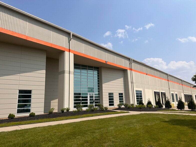 More Photos Of 3400 Southpark Pl, Grove City Warehouse For Lease