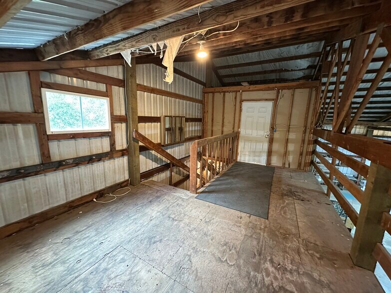 More Photos Of 15626 SE Martins St, Portland Warehouse For Lease