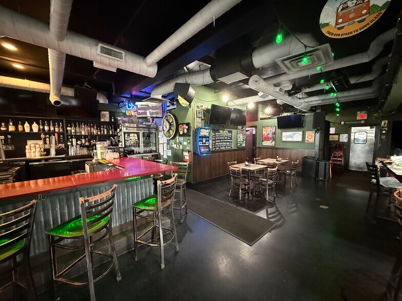 More Photos Of 23 Bay Ave, Highlands Bar For Sale