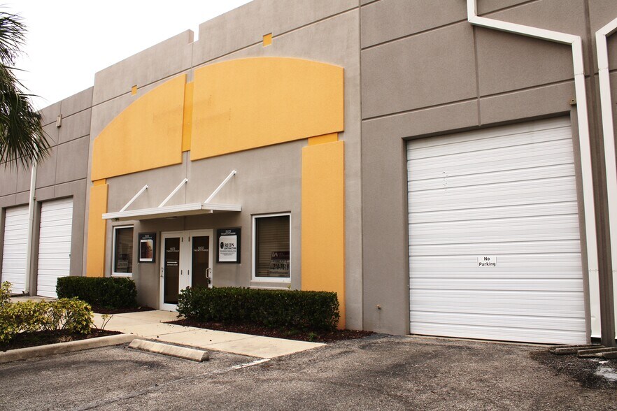 More Photos Of 12801 Commerce Lakes Dr, Fort Myers Light Distribution For Sale