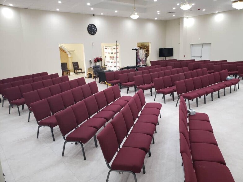 More Photos Of 6603 Langham Dr, Houston Religious Facility For Lease