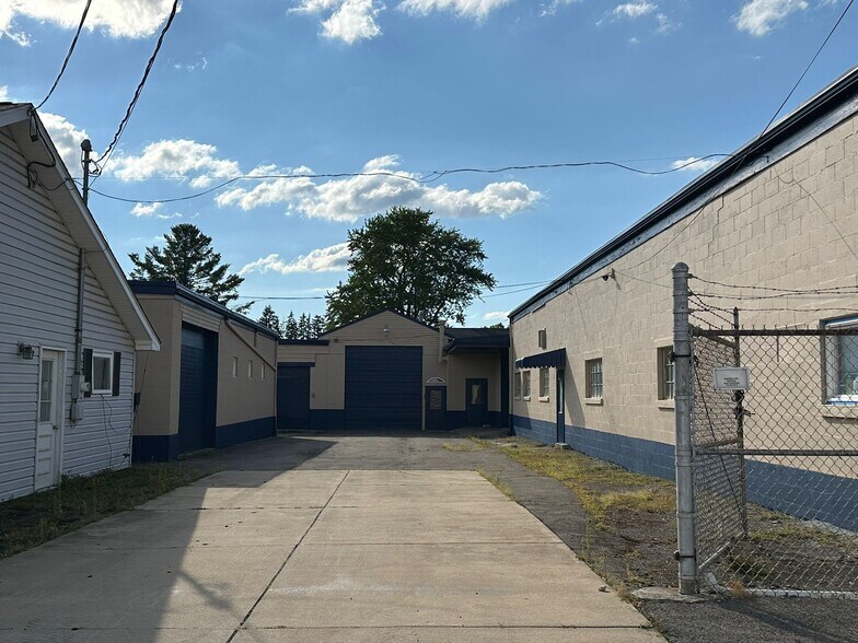 More Photos Of 200 Grand Ave, Clarion Warehouse For Lease