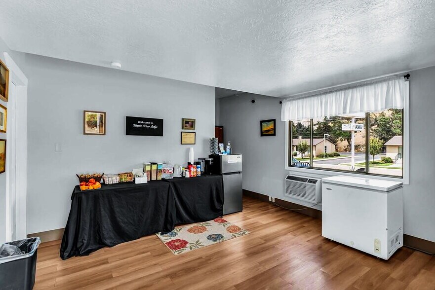 More Photos Of 260 E 400 N, Manti Hotel For Sale