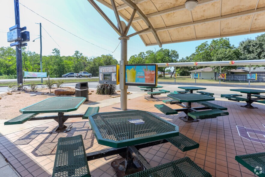More Photos Of 373 S Dill St, East Bernard Fast Food For Lease