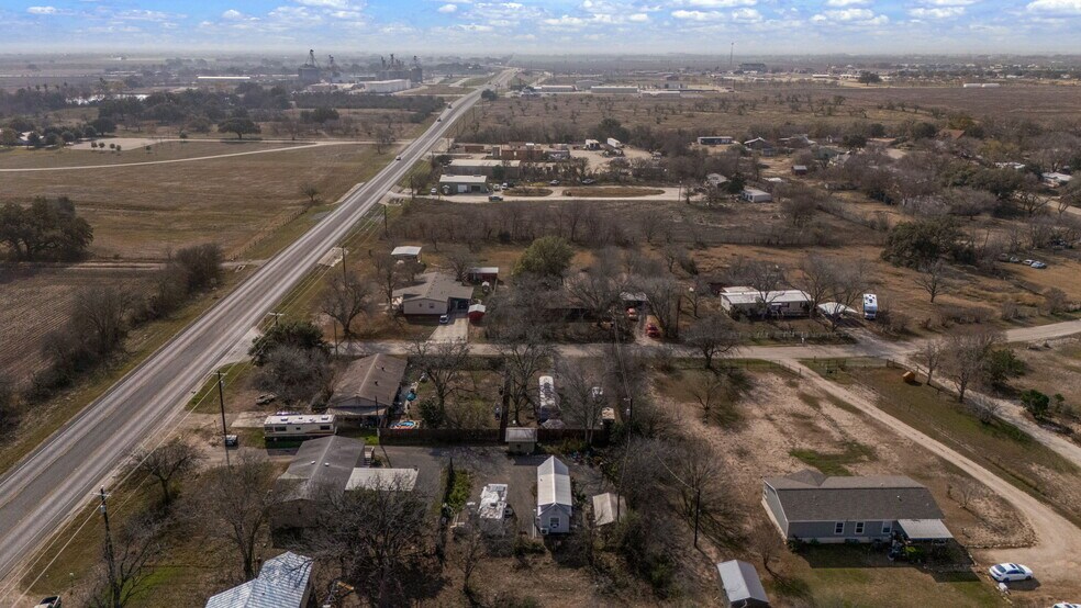 More Photos Of 505 TX-173, Hondo Multifamily For Sale