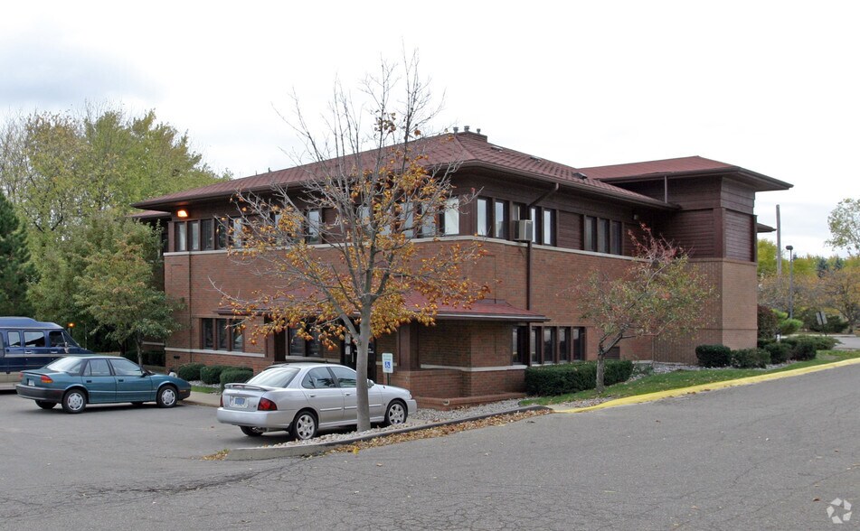 More Photos Of 4333 W Saint Joseph Hwy, Lansing Medical For Lease