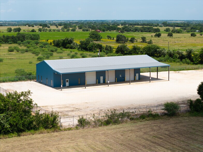 More Photos Of 945 Huser Blvd, Schulenburg Warehouse For Lease