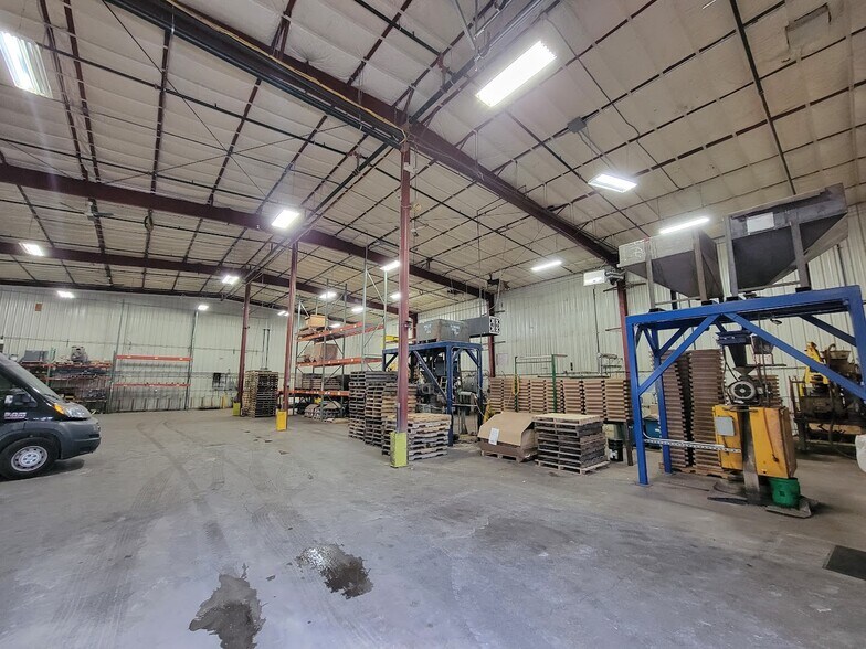 More Photos Of 3658 W 6th St, Goodview Industrial For Lease