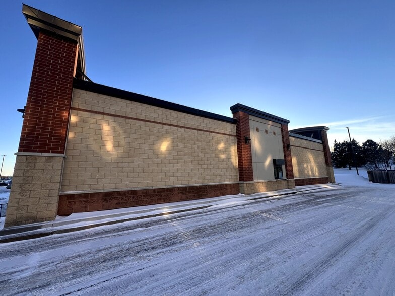 More Photos Of 11565 Theatre Dr, Champlin Unknown For Lease