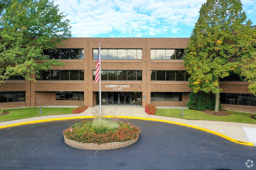 More Photos Of 1 S 450 Summit Ave, Oakbrook Terrace Office For Lease