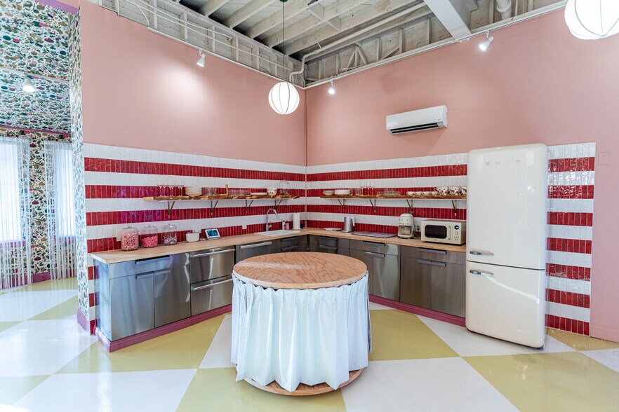 More Photos Of 1020-1024 S Robertson Blvd, Los Angeles Freestanding For Lease