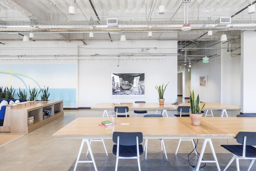 More Photos Of 6543 S Las Vegas Blvd, Las Vegas Office For Lease