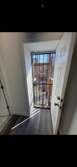 More Photos Of 1839 W North Ave, Baltimore Storefront Retail Office For Lease