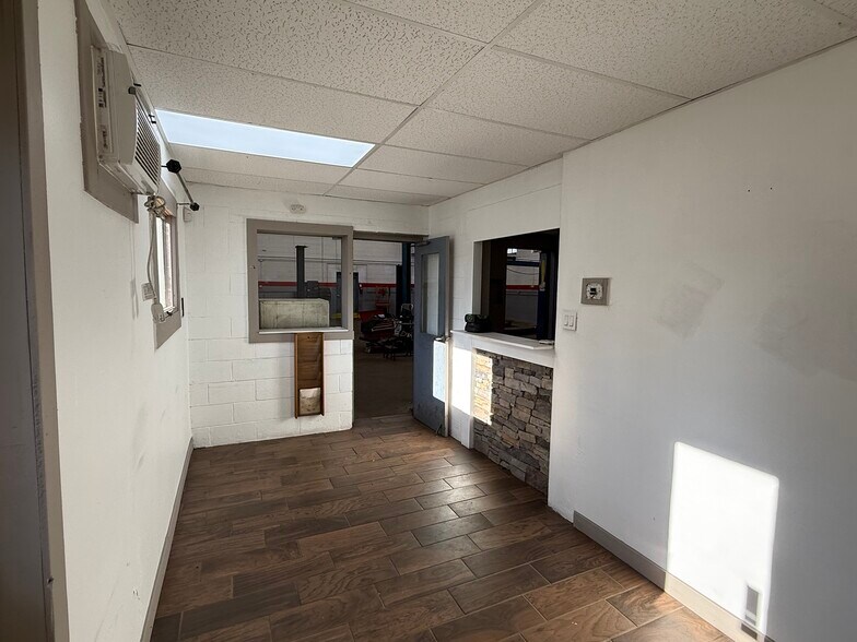 More Photos Of 1590 5th St, Ewing Office For Lease